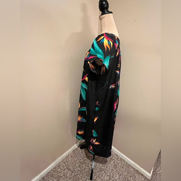 Hilo Hatties Multicolor Tropical Print Mumu, size Medium, Birds of Paradise - Picture 3 of 7